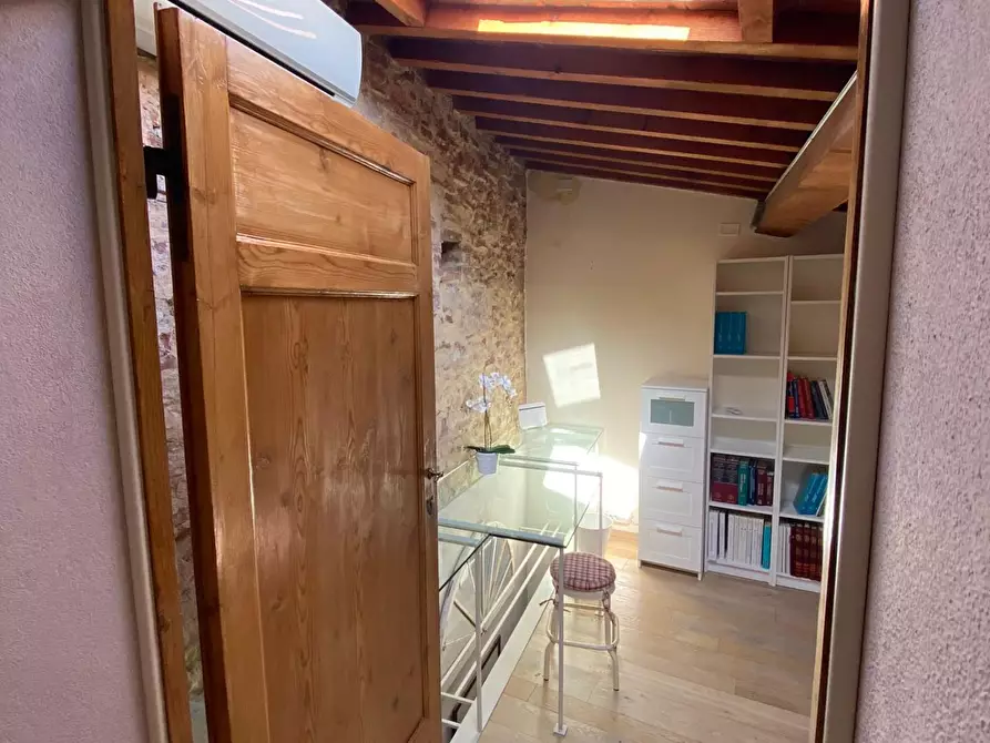 Immagine 12 di Mansarda in vendita  a Pisa