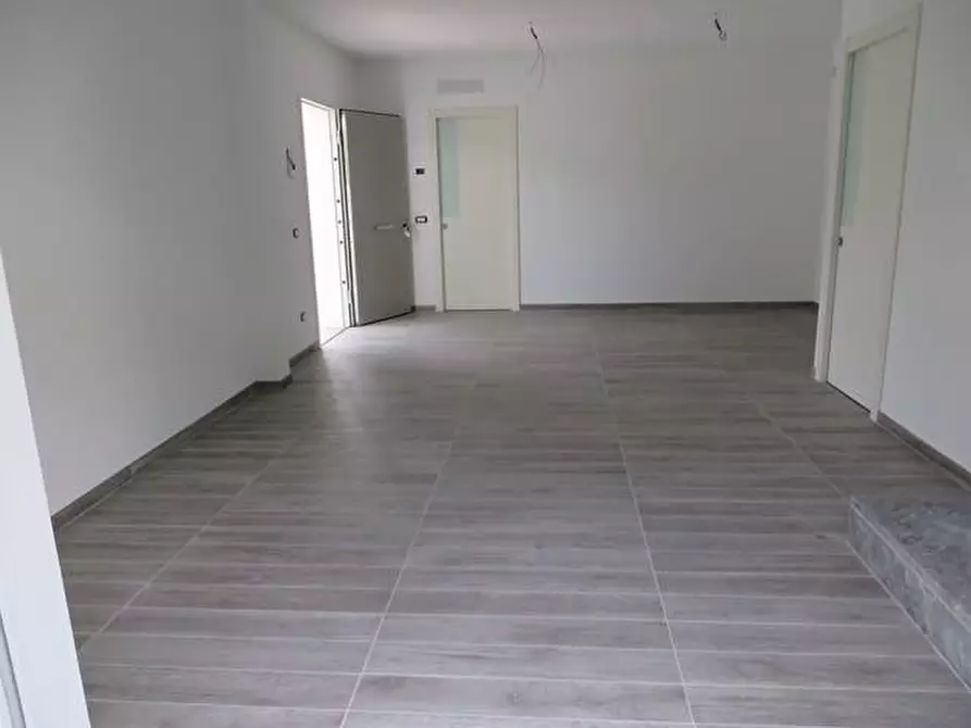 Immagine 7 di Villa in vendita  a Montignoso