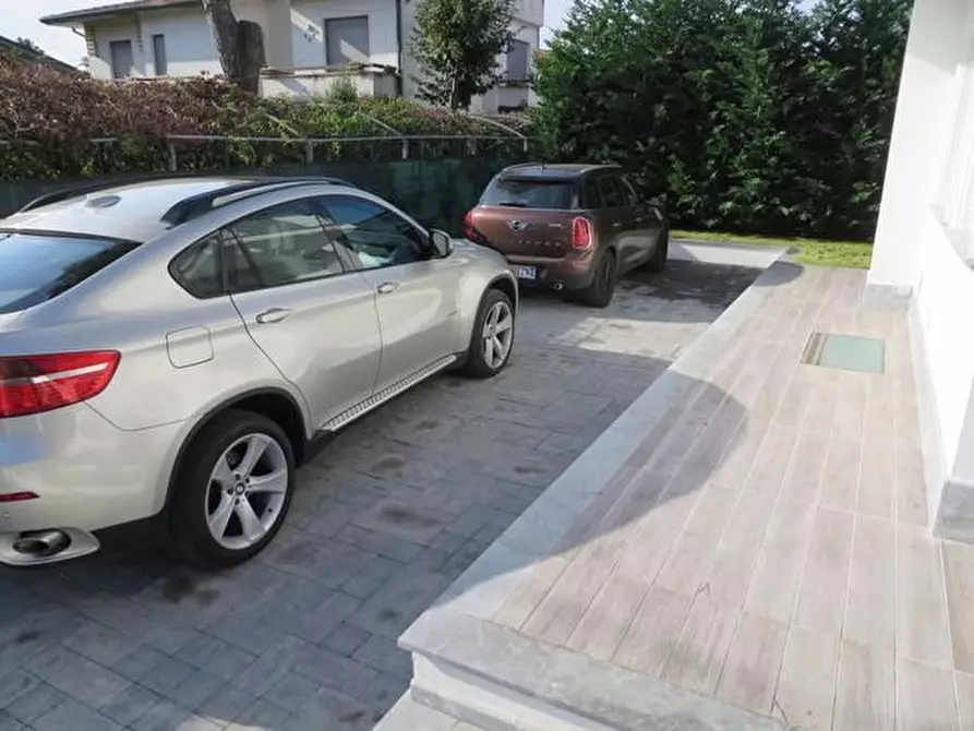 Immagine 4 di Villa in vendita  a Montignoso