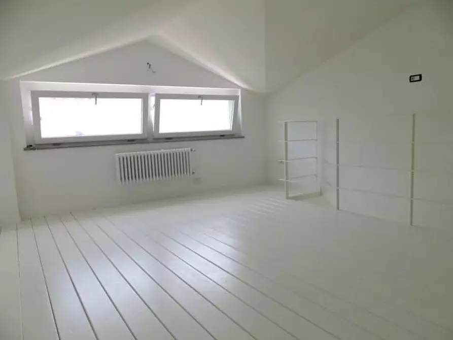 Immagine 8 di Villa in vendita  a Montignoso