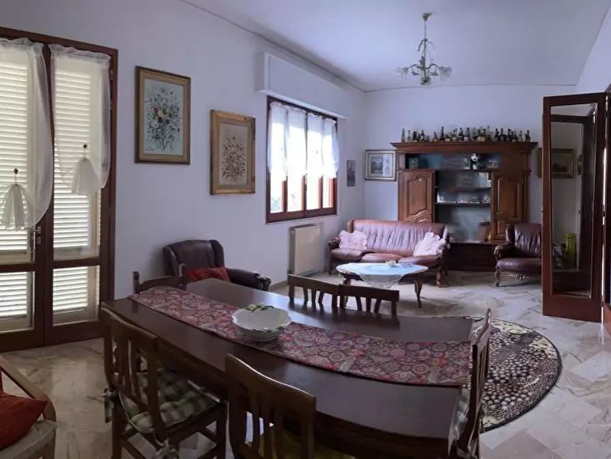 Immagine 3 di Villa in vendita  a Fucecchio