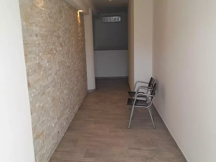 Immagine 2 di Locale commerciale in affitto  a San Miniato