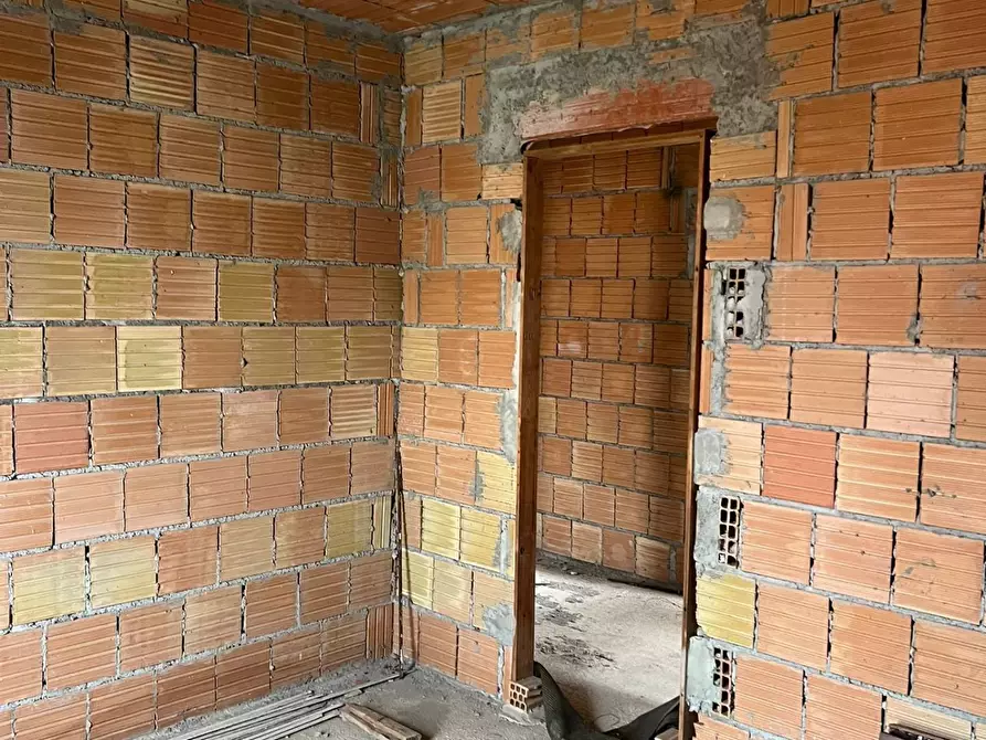 Immagine 8 di Magazzino in vendita  a Calci