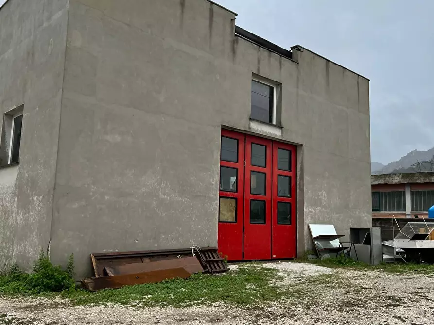 Immagine 5 di Magazzino in vendita  a Calci