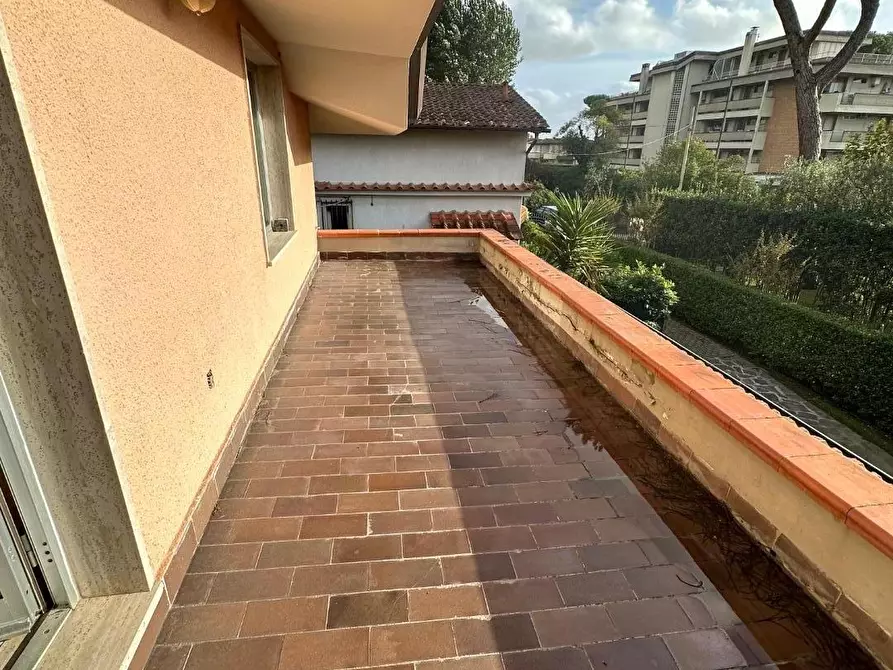 Immagine 56 di Villa in vendita  a Montignoso