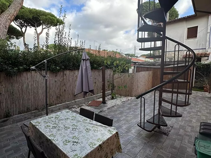 Immagine 22 di Villa in vendita  a Montignoso