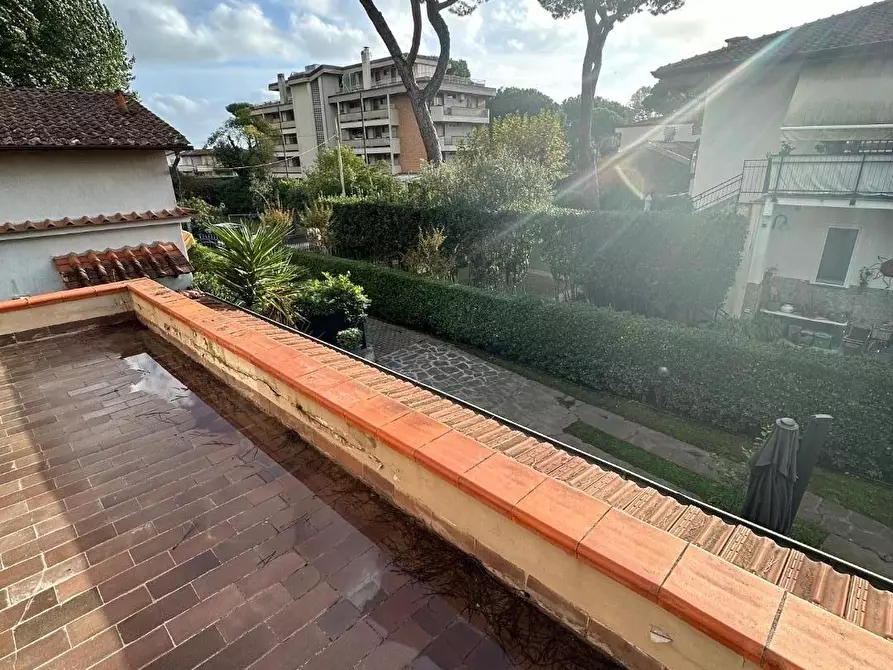 Immagine 57 di Villa in vendita  a Montignoso