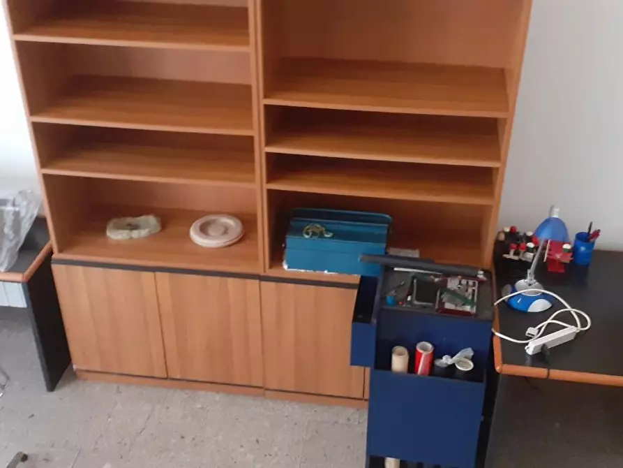 Immagine 6 di Locale commerciale in vendita  a Massa