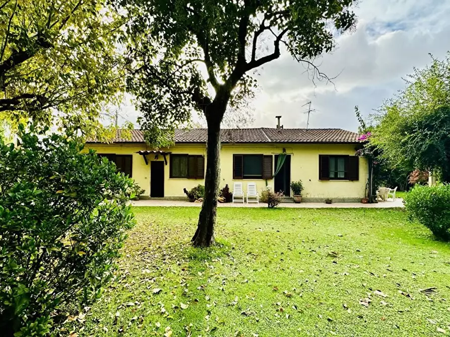 Immagine 1 di Casa indipendente in vendita  a Pietrasanta