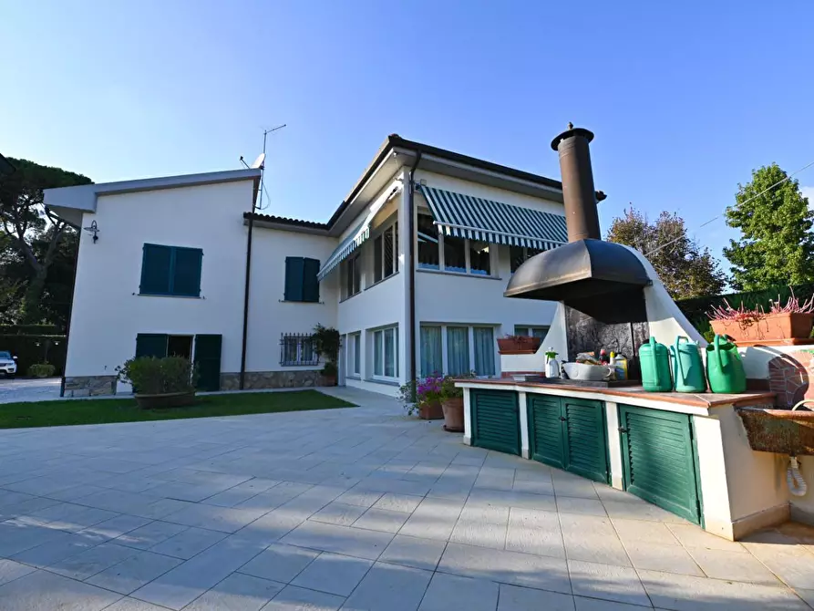 Immagine 5 di Villa in vendita  a Pisa