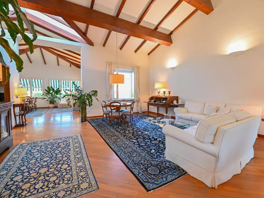 Immagine 15 di Villa in vendita  a Pisa