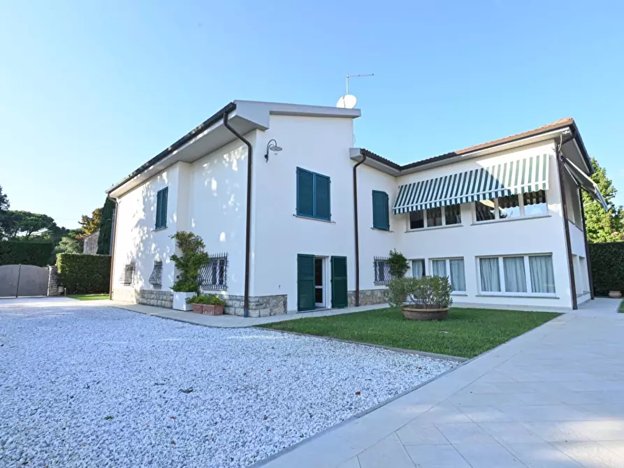 Immagine 3 di Villa in vendita  a Pisa