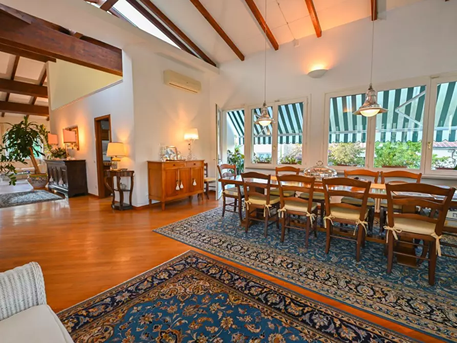 Immagine 18 di Villa in vendita  a Pisa