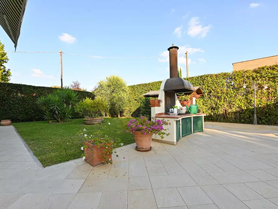 Immagine 9 di Villa in vendita  a Pisa
