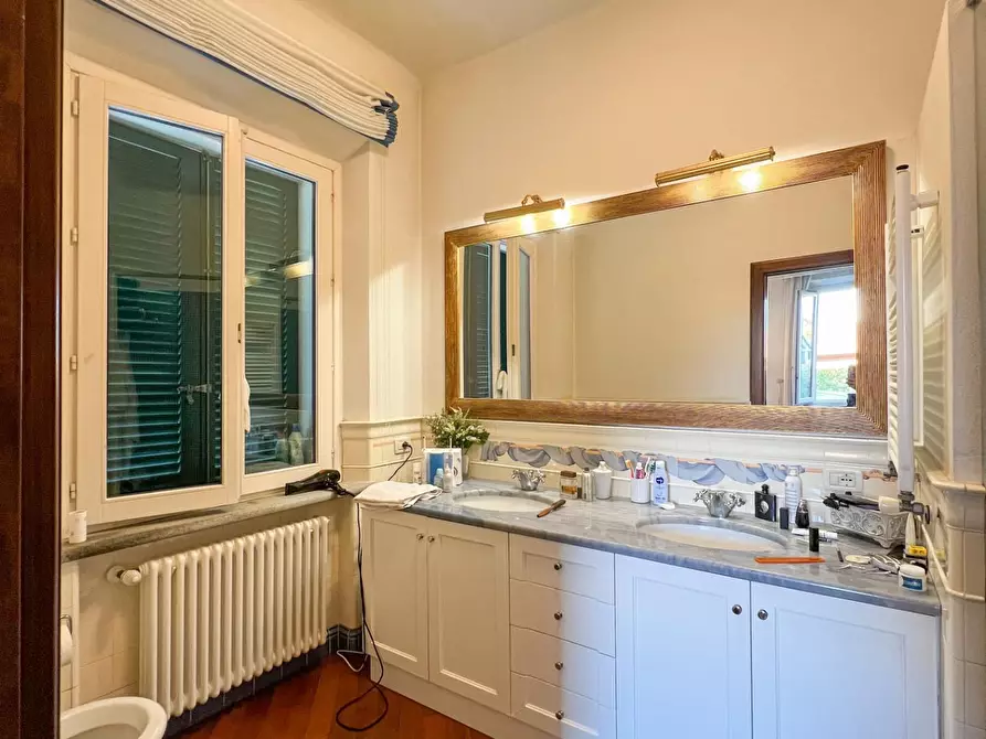 Immagine 25 di Villa in vendita  a Pisa