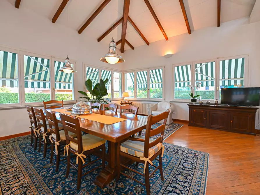 Immagine 17 di Villa in vendita  a Pisa