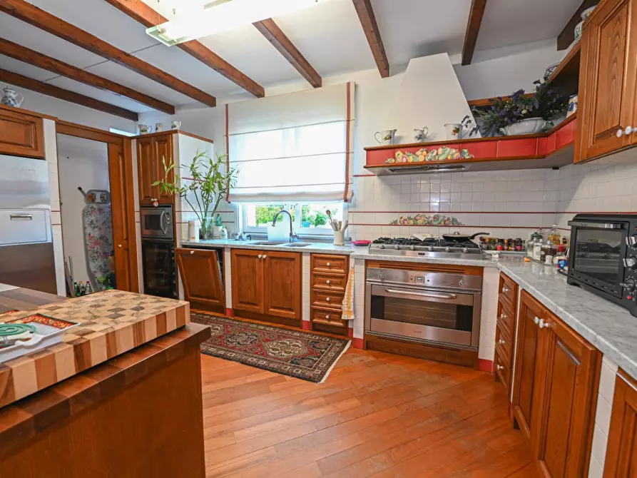 Immagine 20 di Villa in vendita  a Pisa