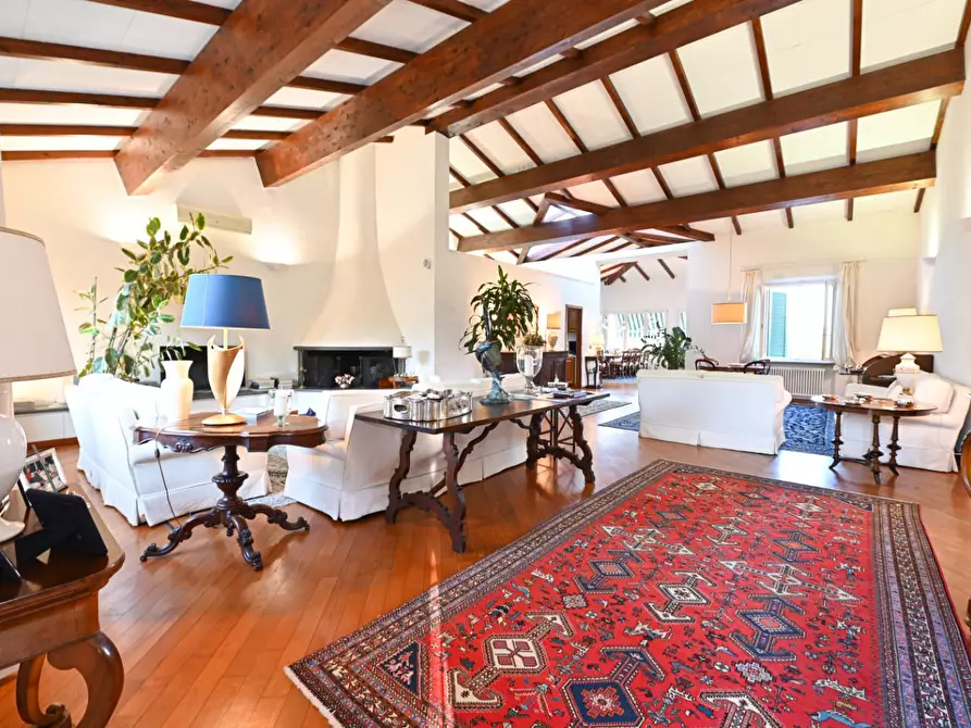 Immagine 11 di Villa in vendita  a Pisa