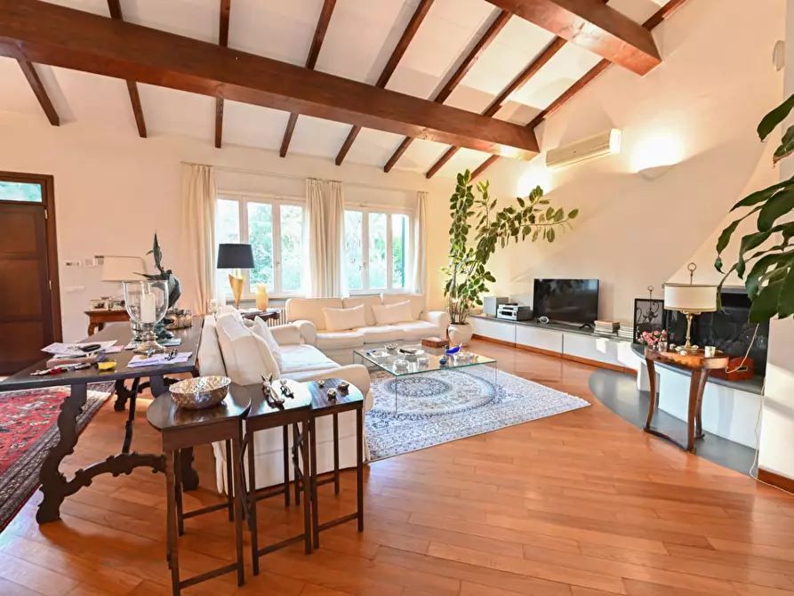 Immagine 13 di Villa in vendita  a Pisa