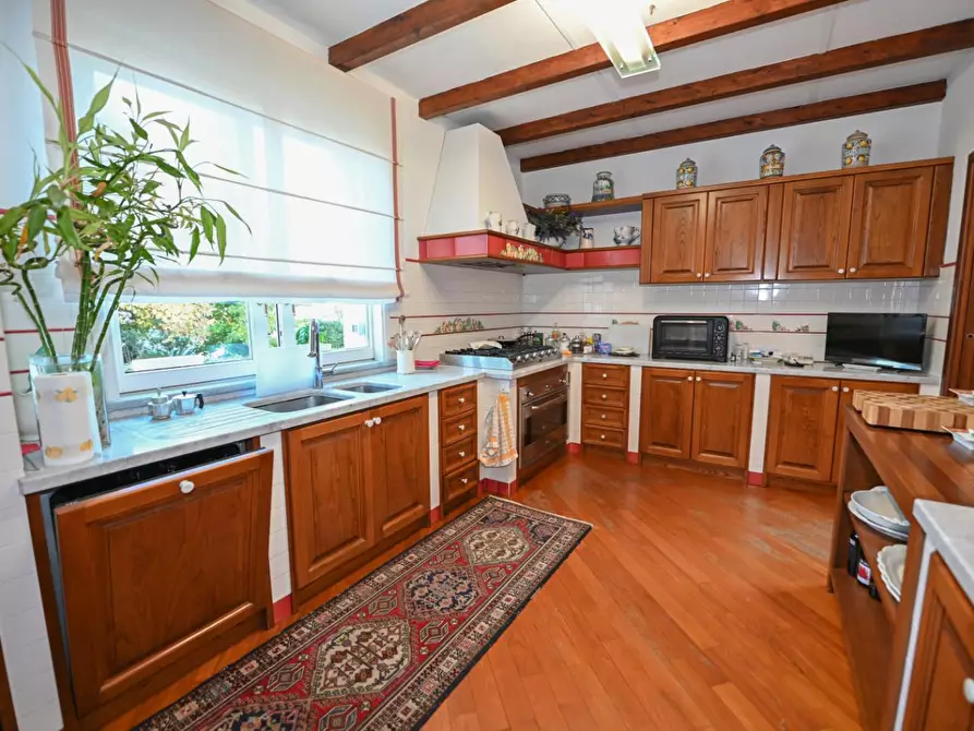 Immagine 21 di Villa in vendita  a Pisa