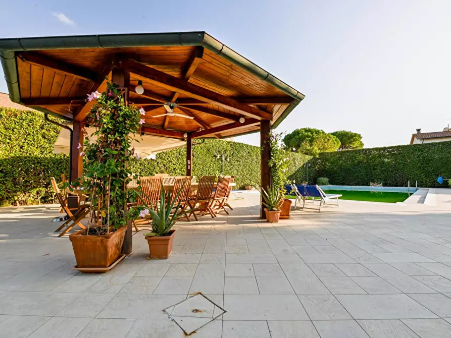 Immagine 8 di Villa in vendita  a Pisa