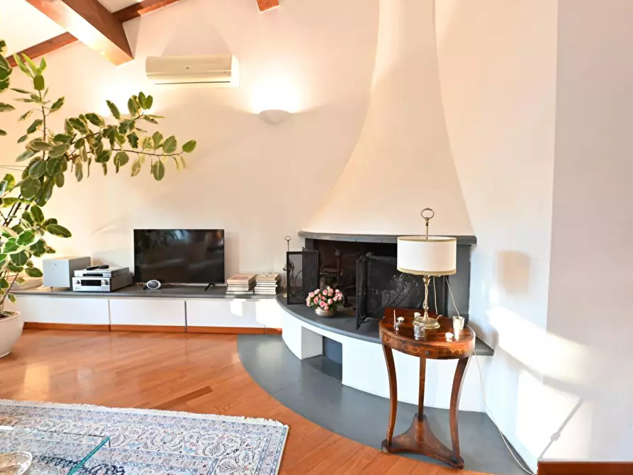 Immagine 14 di Villa in vendita  a Pisa