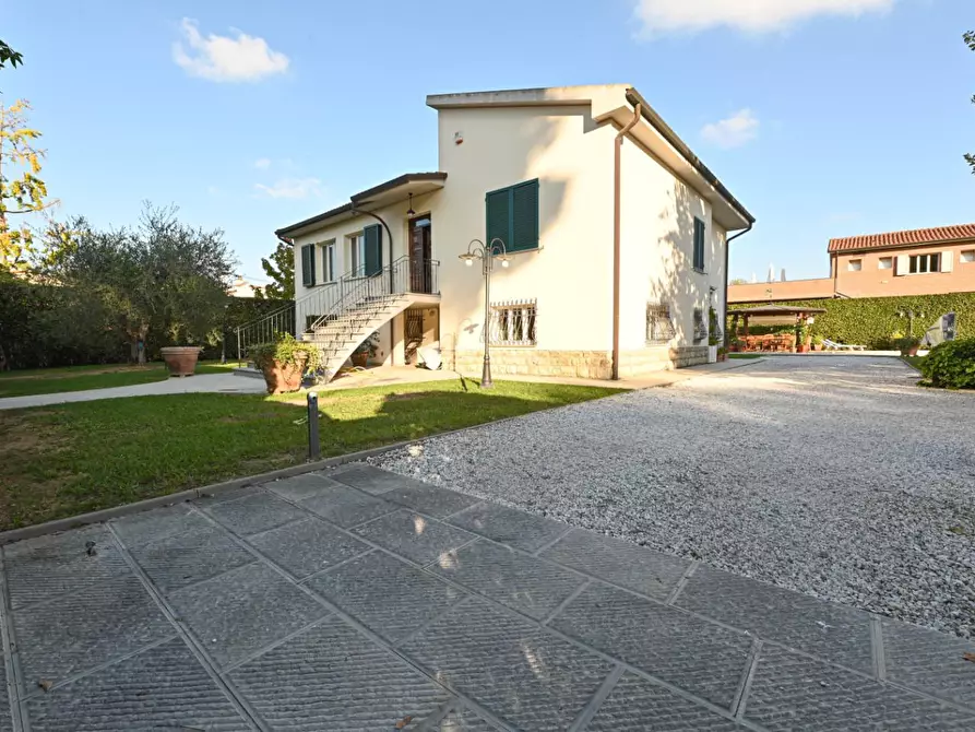 Immagine 10 di Villa in vendita  a Pisa