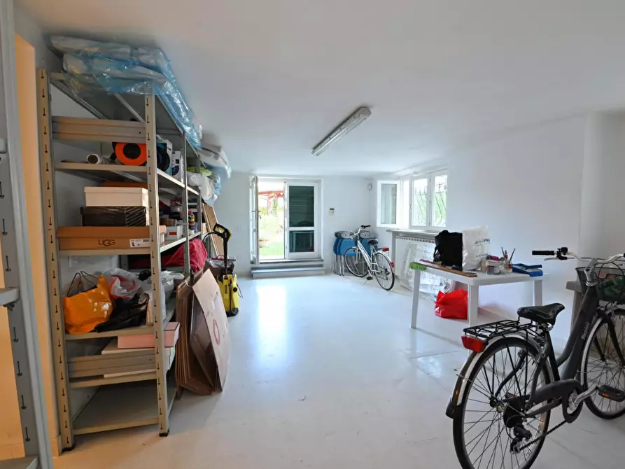 Immagine 37 di Villa in vendita  a Pisa