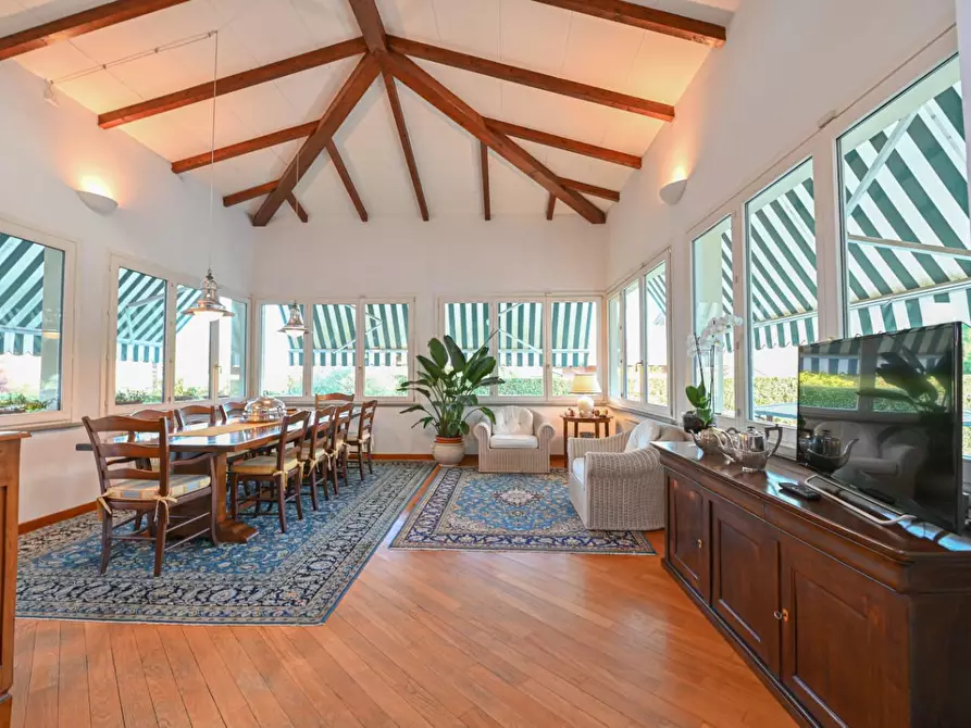 Immagine 16 di Villa in vendita  a Pisa