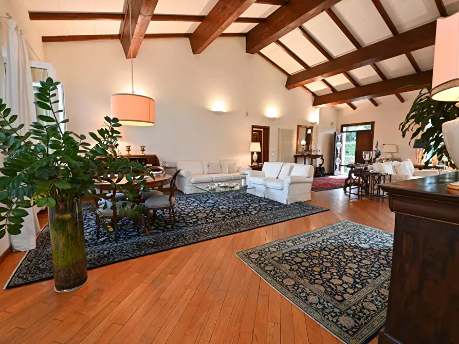 Immagine 19 di Villa in vendita  a Pisa