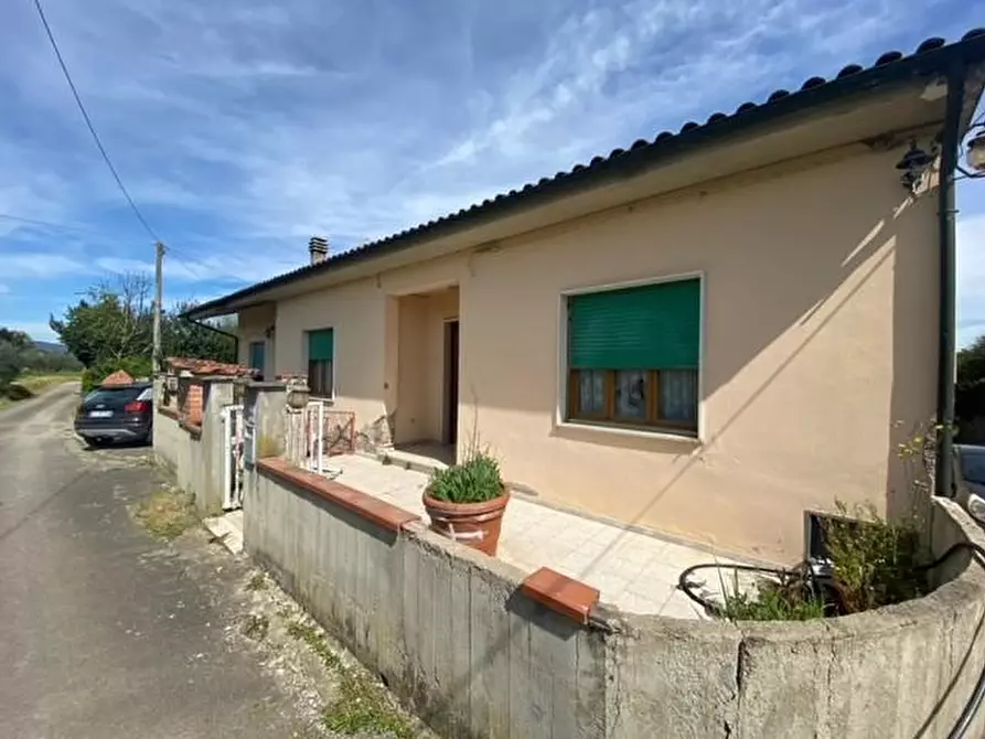 Immagine 8 di Casa bifamiliare in vendita  a Santa Maria A Monte