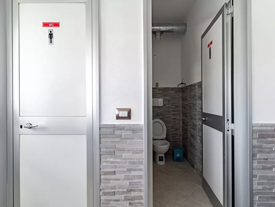 Immagine 25 di Attività artigianale in vendita  a Empoli