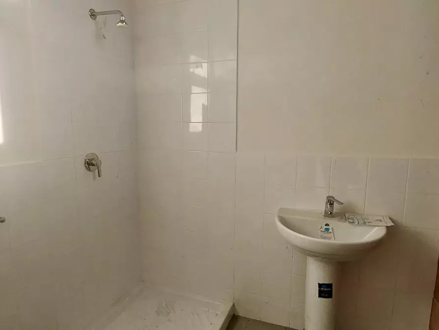 Immagine 26 di Capannone industriale in vendita  a Camaiore