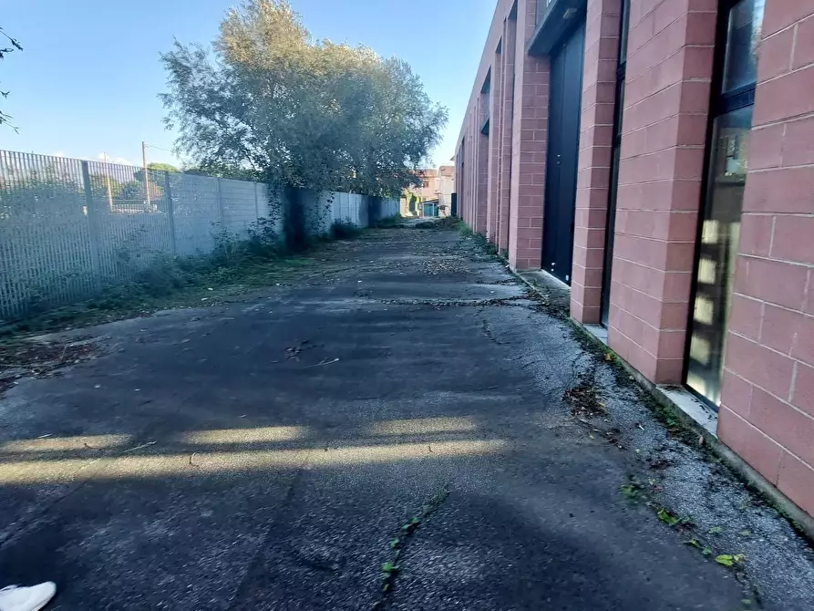Immagine 35 di Capannone industriale in vendita  a Camaiore