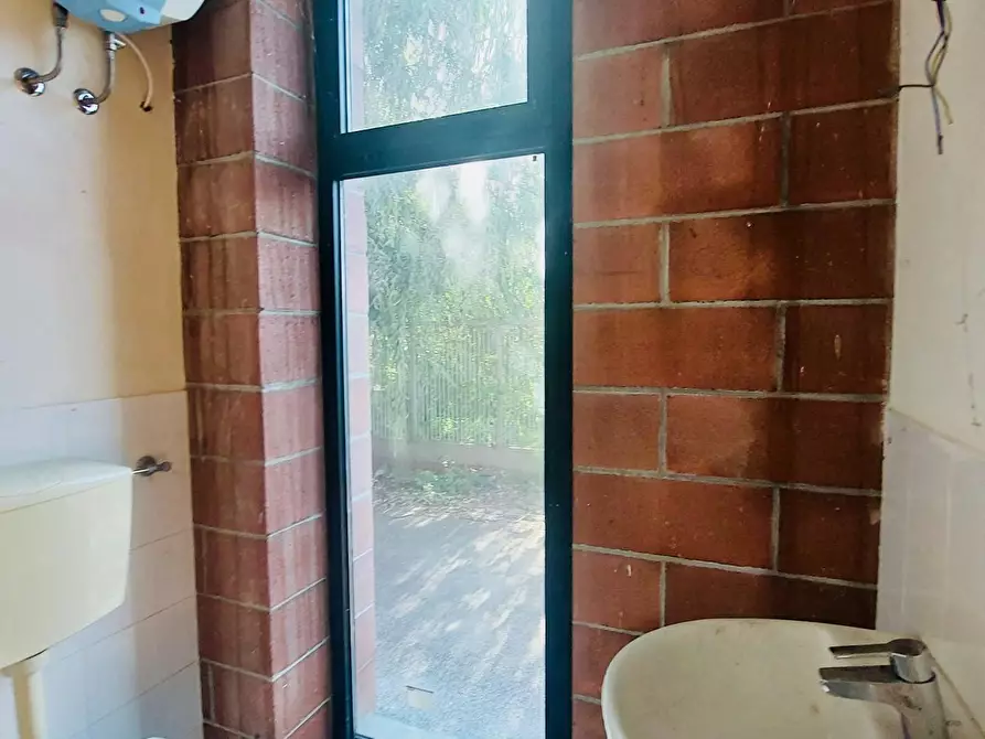 Immagine 29 di Capannone industriale in vendita  a Camaiore