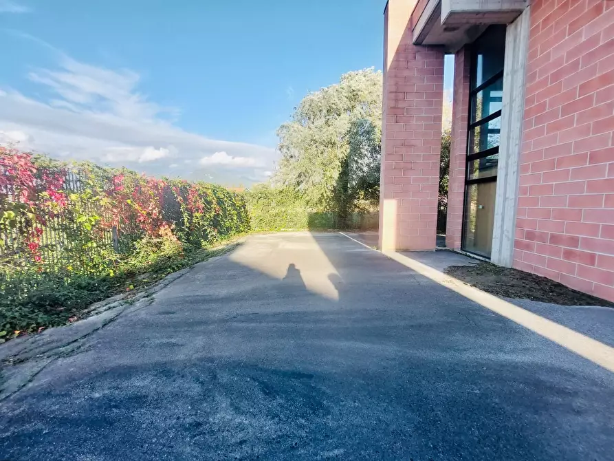 Immagine 32 di Capannone industriale in vendita  a Camaiore