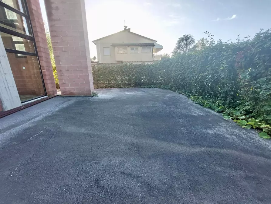 Immagine 33 di Capannone industriale in vendita  a Camaiore