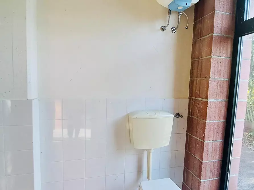 Immagine 28 di Capannone industriale in vendita  a Camaiore