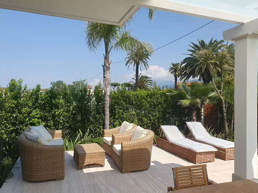 Immagine 12 di Villa in affitto  a Forte Dei Marmi