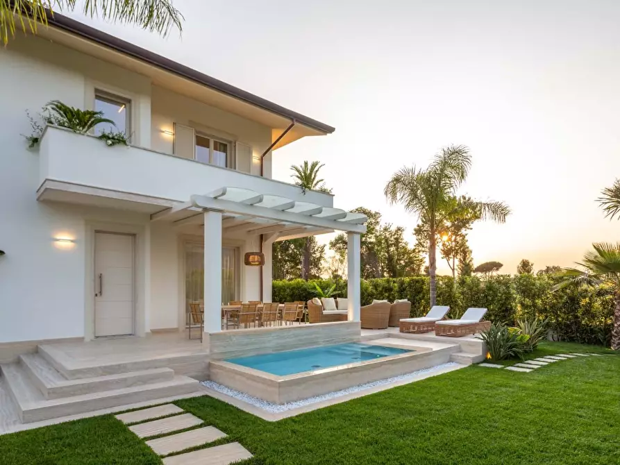 Immagine 2 di Villa in affitto  a Forte Dei Marmi