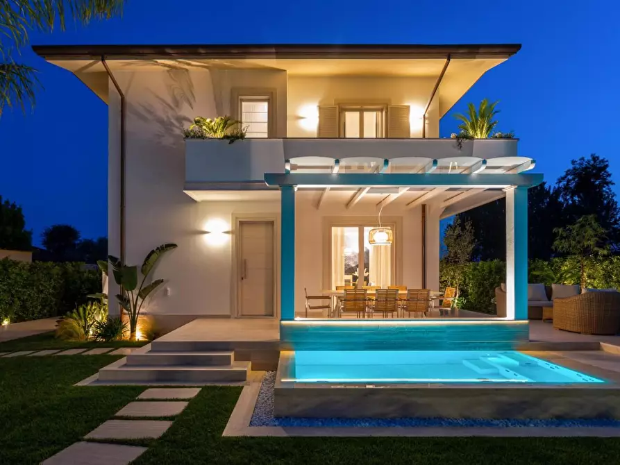 Immagine 6 di Villa in affitto  a Forte Dei Marmi