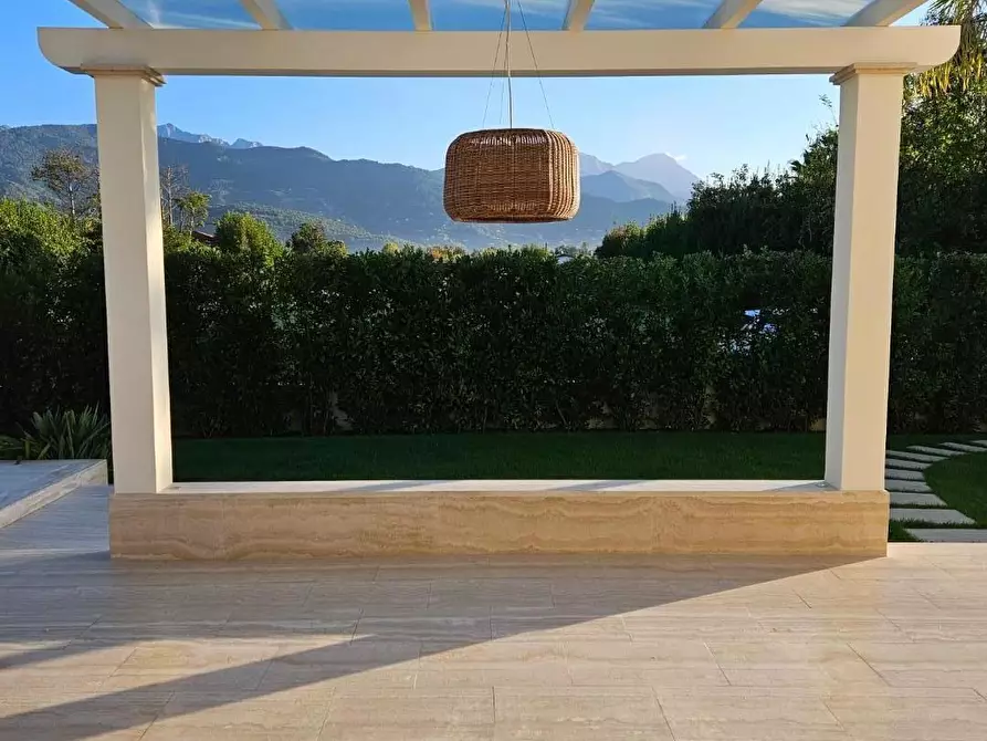 Immagine 13 di Villa in affitto  a Forte Dei Marmi