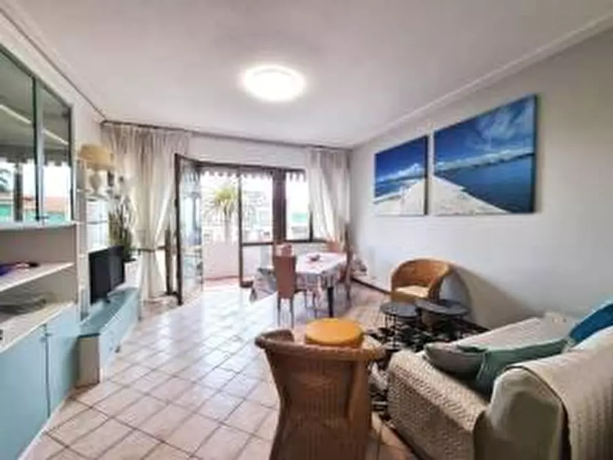 Immagine 7 di Appartamento in vendita  a Viareggio