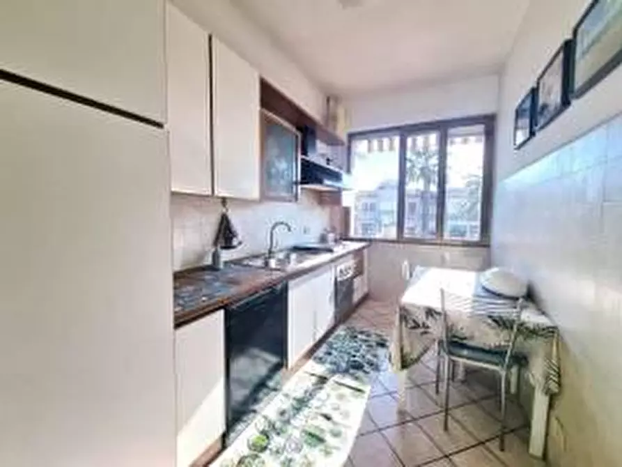 Immagine 10 di Appartamento in vendita  a Viareggio