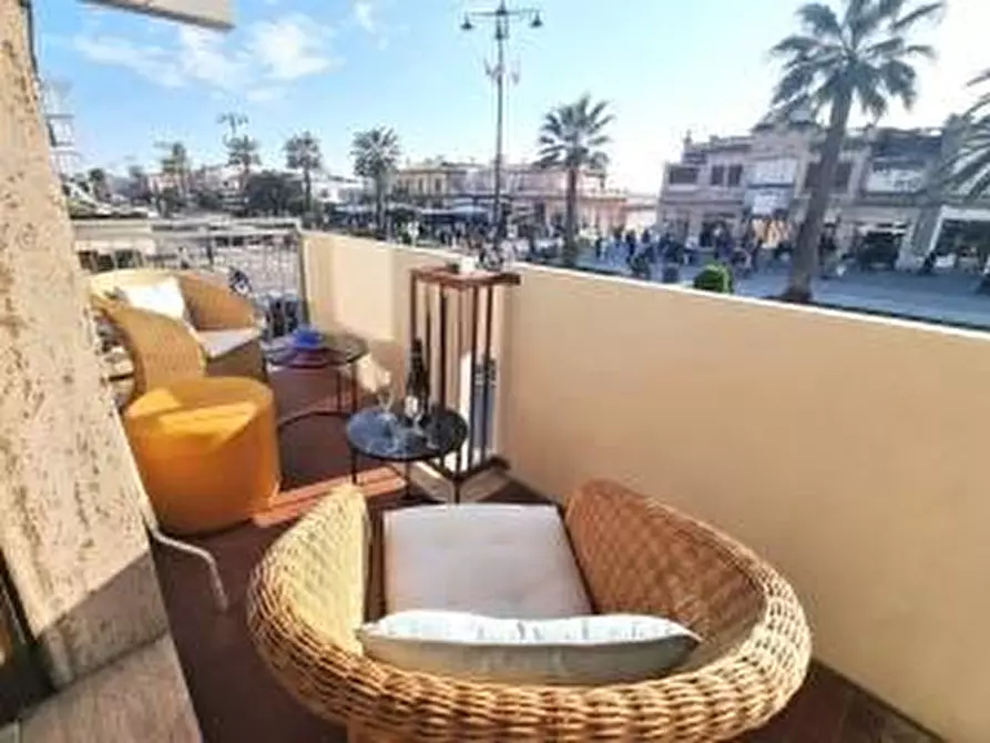 Immagine 6 di Appartamento in vendita  a Viareggio
