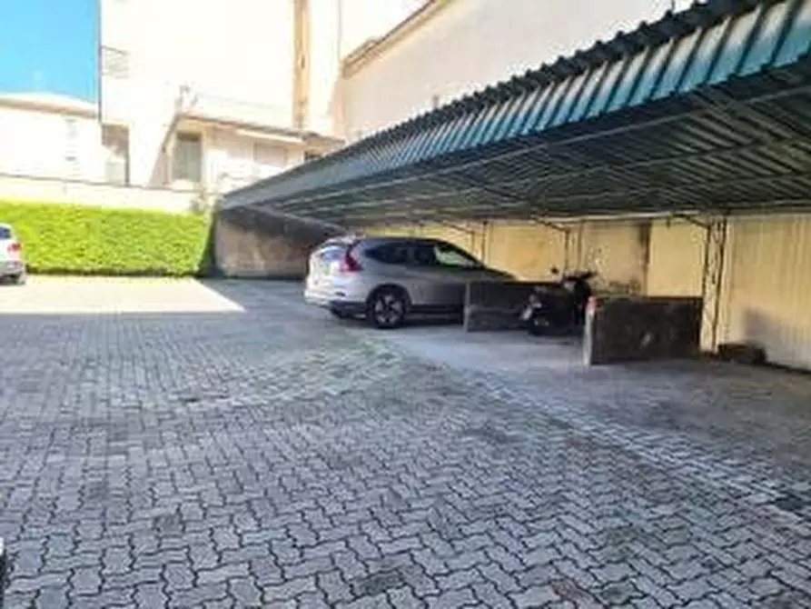 Immagine 14 di Appartamento in vendita  a Viareggio