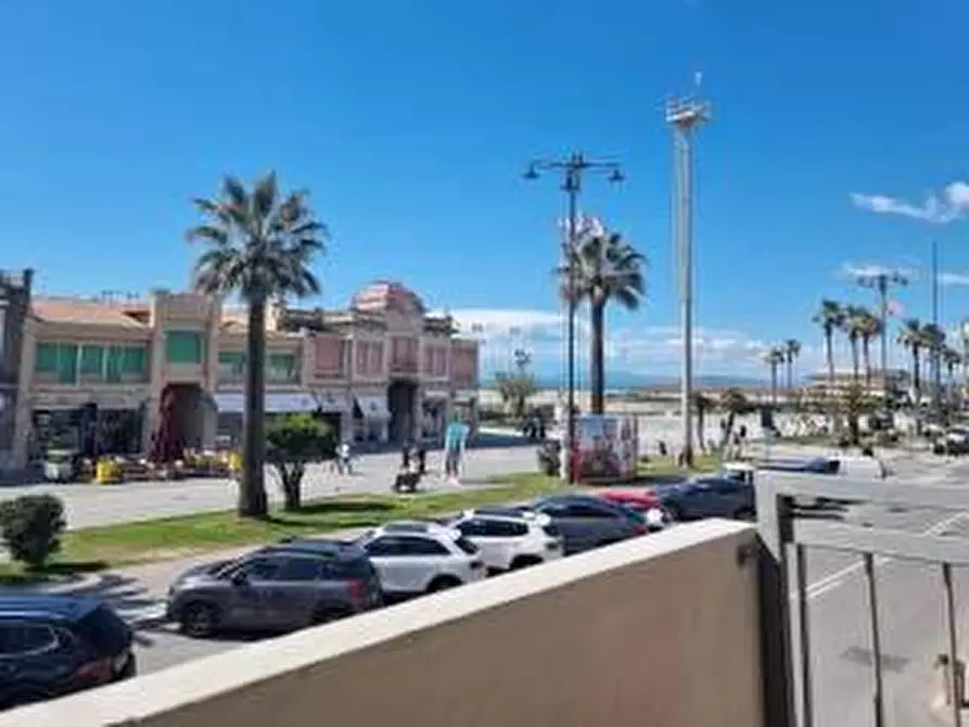 Immagine 8 di Appartamento in vendita  a Viareggio