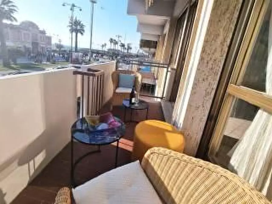 Immagine 13 di Appartamento in vendita  a Viareggio