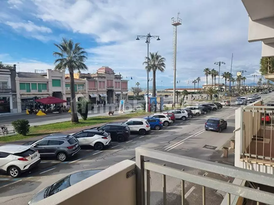 Immagine 4 di Appartamento in vendita  a Viareggio