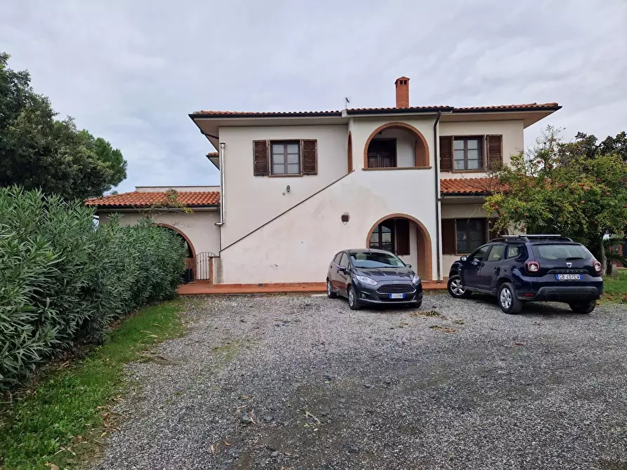 Immagine 10 di Casa colonica in vendita  a Cecina